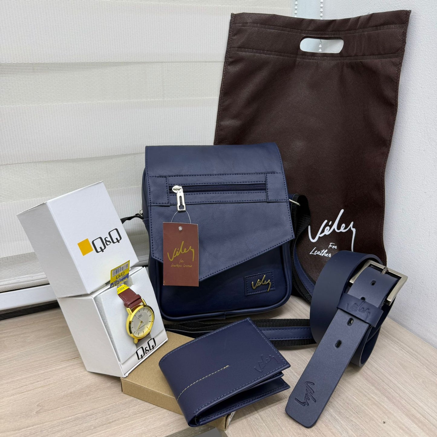 Combo Lancelot Velez™ – Bolsa + Cartera + Correa + ¡Reloj Q&Q de obsequio!