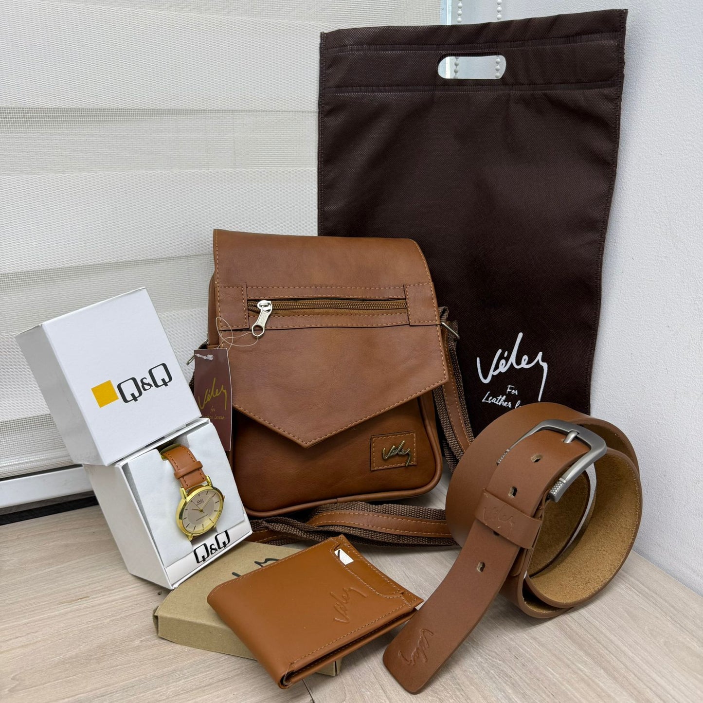 Combo Lancelot Velez™ – Bolsa + Cartera + Correa + ¡Reloj Q&Q de obsequio!